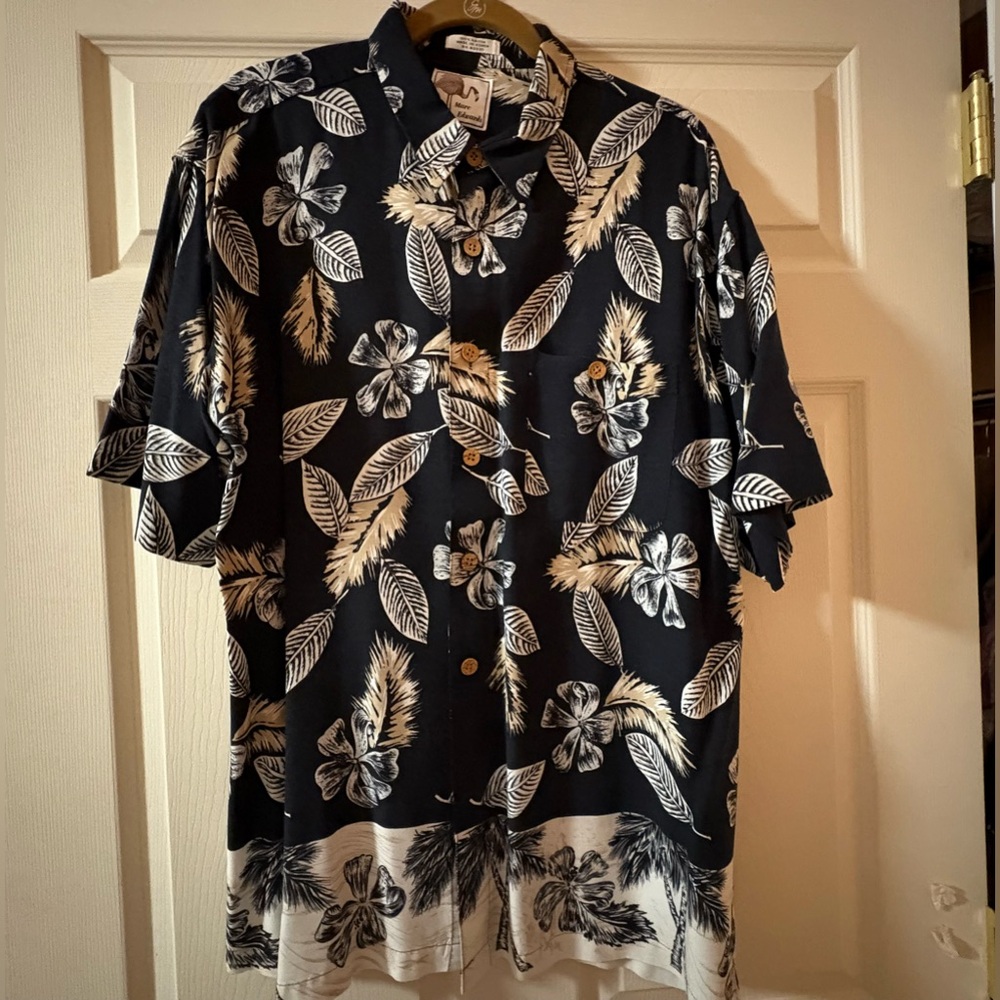 Men’s Floral Hawaiian Shirt Button up Short Sleeve by Marc Edwards. “XL” EUC.
